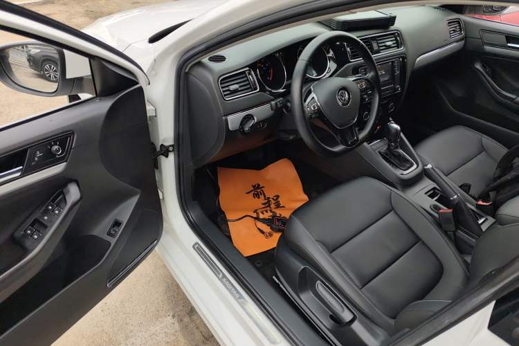 Used Volkswagen Sagitar 2018 1.6L Automatic Comfort Model Driver Seat