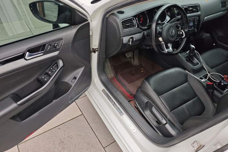 Used Volkswagen Sagitar 2018 280TSI DSG Ignite Edition Driver Seat