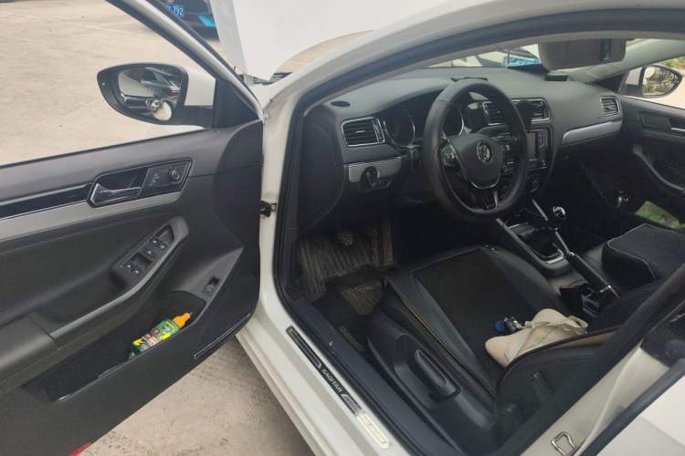 Used Volkswagen Sagitar 2018 1.6L Manual Comfort Model Driver Seat