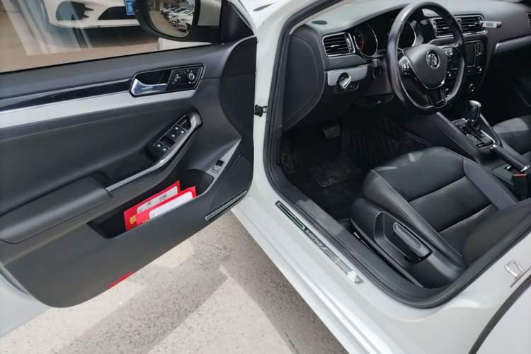 Used Volkswagen Sagitar 2018 280TSI DSG Ignite Edition Driver Seat