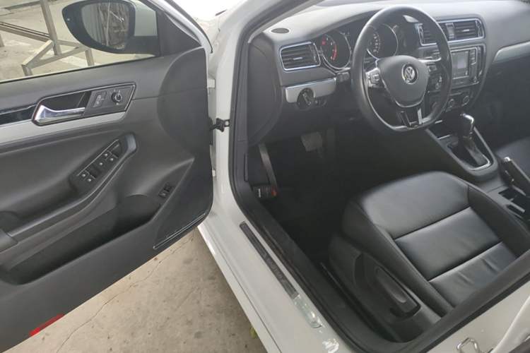 Used Volkswagen Sagitar 2018 280TSI DSG Ignite Edition Driver Seat