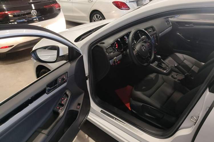 Used Volkswagen Sagitar 2018 1.6L Automatic Comfort Model Driver Seat