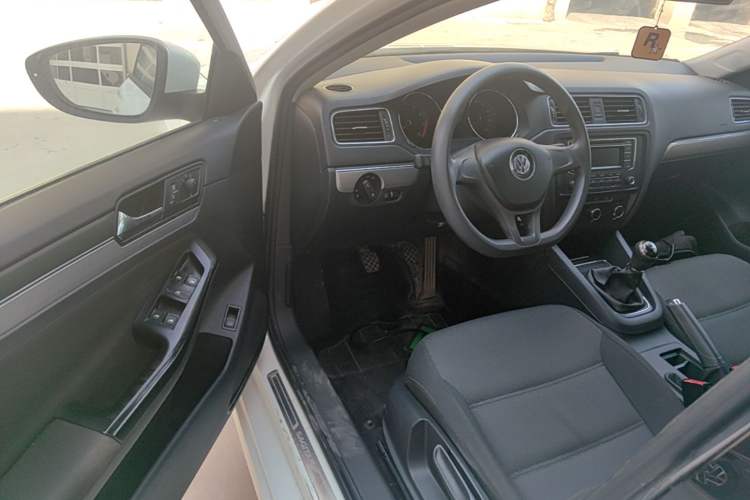 Used Volkswagen Sagitar 2018 1.6L Manual Fashion Edition Driver Seat