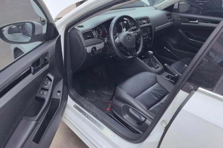 Used Volkswagen Sagitar 2018 280TSI DSG Ignite Edition Driver Seat