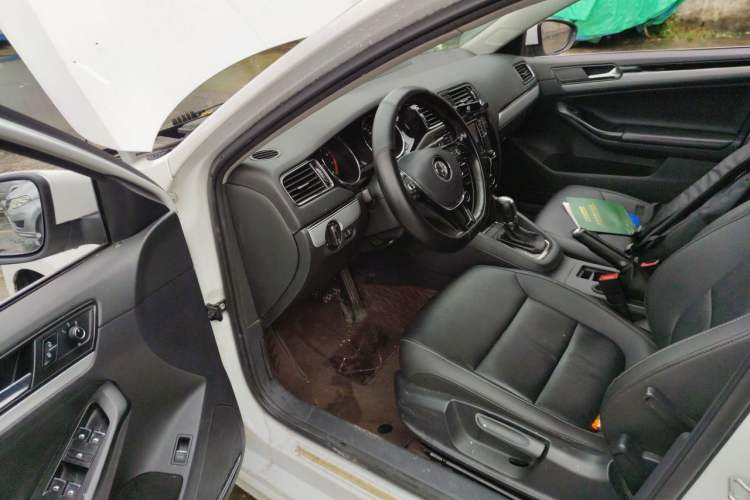 Used Volkswagen Sagitar 2018 1.6L Automatic Comfort Model Driver Seat