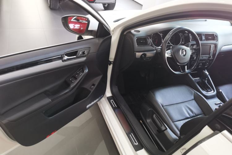 Used Volkswagen Sagitar 2018 280TSI DSG Comfort Model Driver Seat