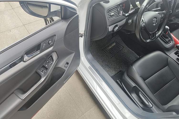 Used Volkswagen Sagitar 2018 1.6L Automatic Comfort Model Driver Seat