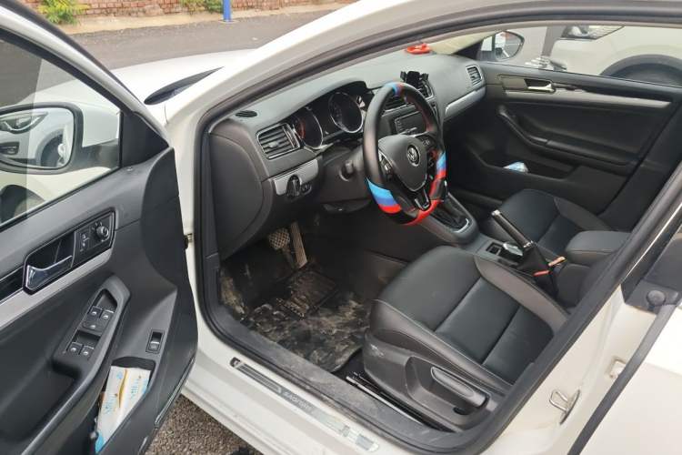 Used Volkswagen Sagitar 2018 180TSI DSG Prestige Edition Driver Seat