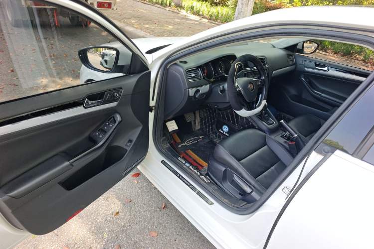 Used Volkswagen Sagitar 2018 1.6L Automatic Comfort Model Driver Seat