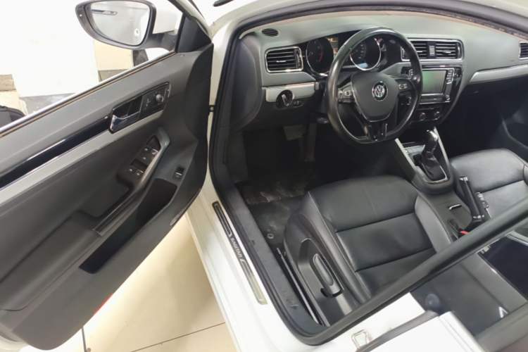Used Volkswagen Sagitar 2018 1.6L Automatic Comfort Model Driver Seat