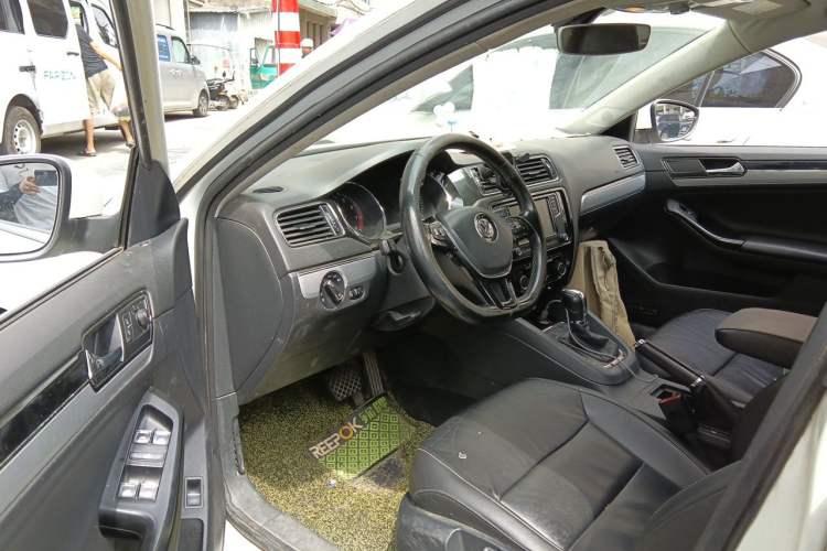 Used Volkswagen Sagitar 2018 1.6L Automatic Comfort Model Driver Seat