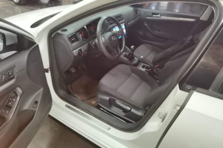 Used Volkswagen Sagitar 2018 1.6L Manual Fashion Edition Driver Seat