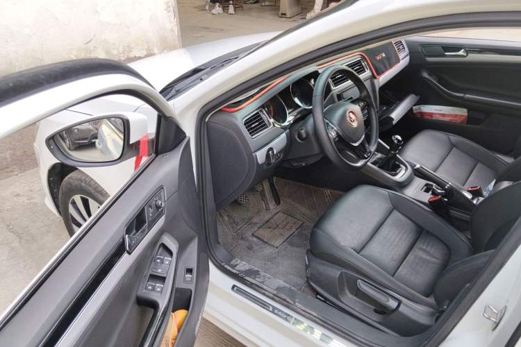 Used Volkswagen Sagitar 2018 1.6L Manual Comfort Model Driver Seat