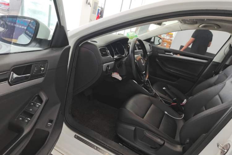Used Volkswagen Sagitar 2018 280TSI DSG Ignite Edition Driver Seat