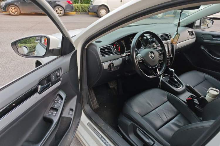 Used Volkswagen Sagitar 2018 1.6L Automatic Comfort Model Driver Seat