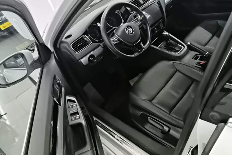 Used Volkswagen Sagitar 2018 280TSI DSG Comfort Model Driver Seat
