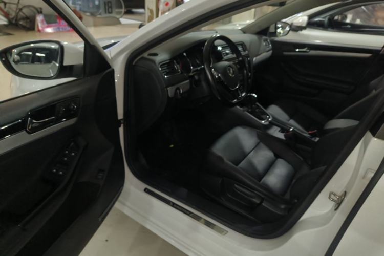 Used Volkswagen Sagitar 2018 1.6L Automatic Comfort Model Driver Seat