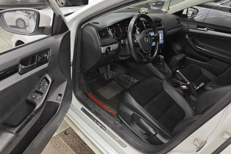 Used Volkswagen Sagitar 2018 280TSI DSG Ignite Edition Driver Seat