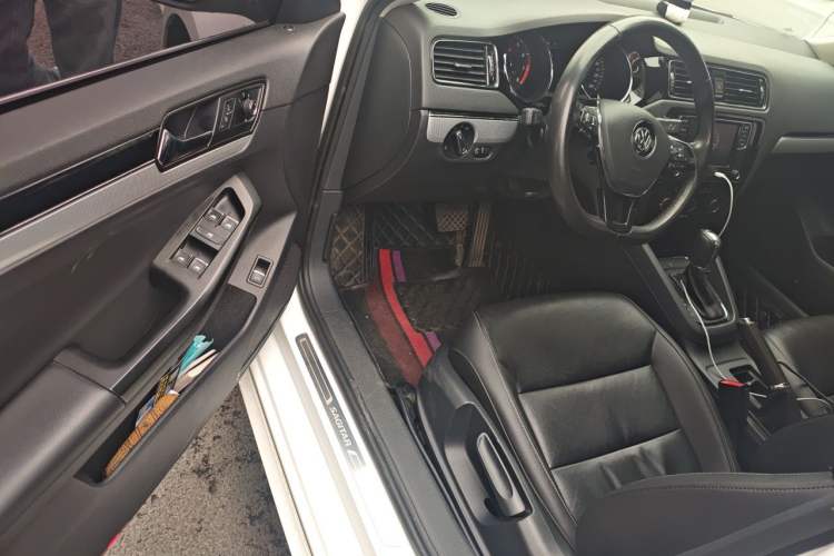 Used Volkswagen Sagitar 2018 280TSI DSG Ignite Edition Driver Seat