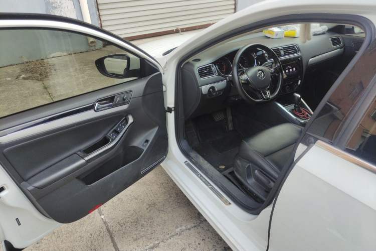 Used Volkswagen Sagitar 2018 1.6L Automatic Comfort Model Driver Seat