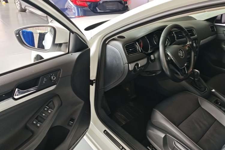 Used Volkswagen Sagitar 2018 280TSI DSG Comfort Model Driver Seat