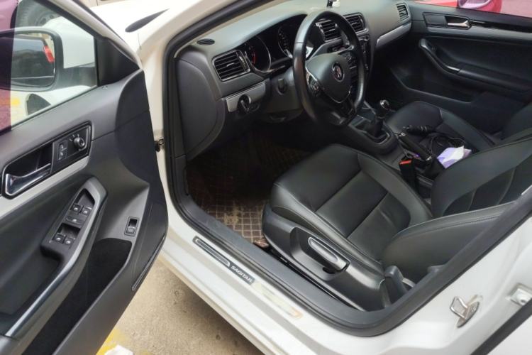 Used Volkswagen Sagitar 2018 1.6L Manual Comfort Model Driver Seat
