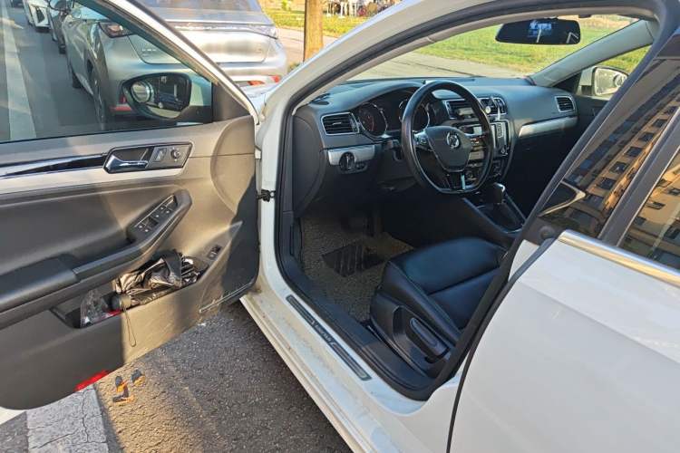 Used Volkswagen Sagitar 2018 180TSI DSG Prestige Edition Driver Seat