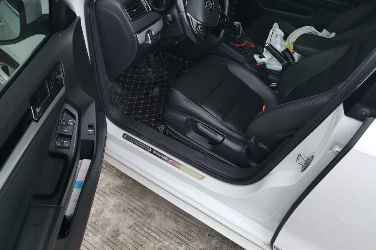 Used Volkswagen Sagitar 2018 280TSI DSG Ignite Edition Driver Seat