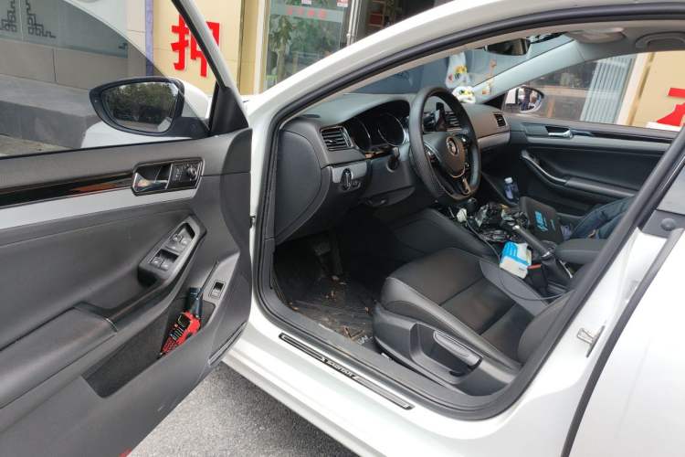 Used Volkswagen Sagitar 2018 1.6L Automatic Comfort Model Driver Seat