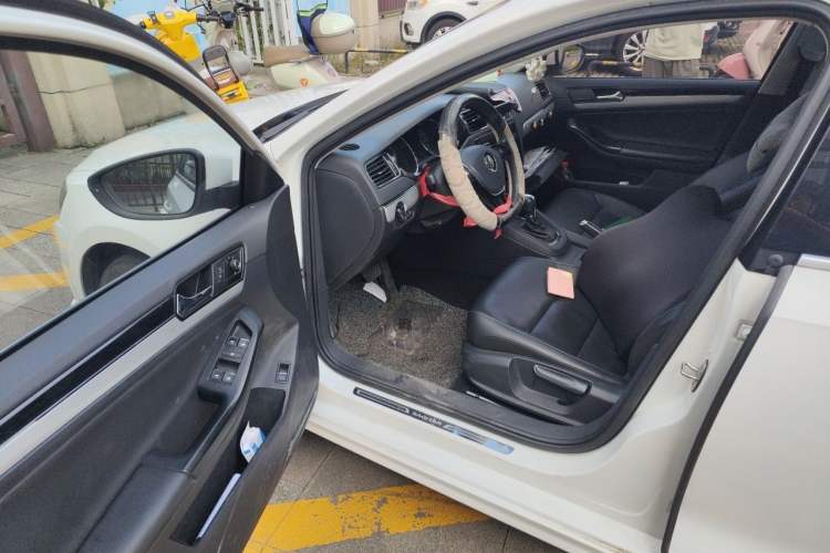 Used Volkswagen Sagitar 2018 1.6L Automatic Comfort Model Driver Seat