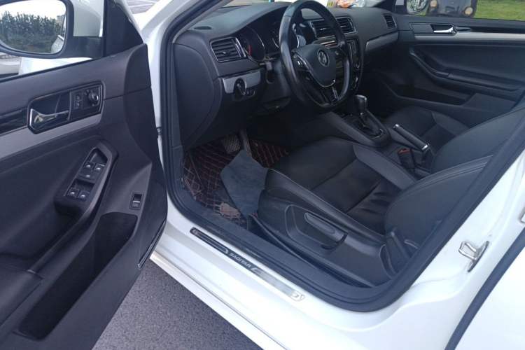Used Volkswagen Sagitar 2018 280TSI DSG Ignite Edition Driver Seat