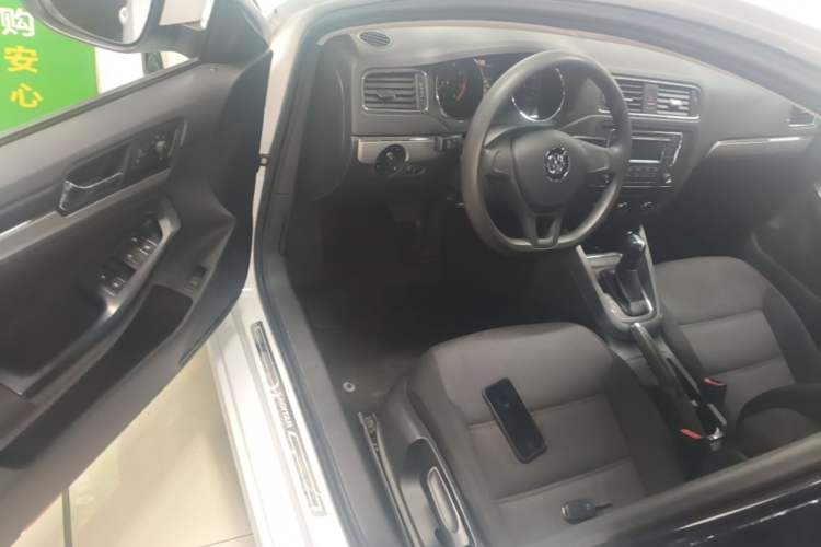 Used Volkswagen Sagitar 2018 1.6L Automatic Fashion Model Driver Seat