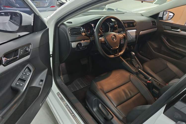 Used Volkswagen Sagitar 2018 280TSI DSG Comfort Model Driver Seat