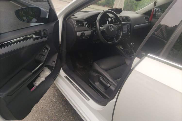 Used Volkswagen Sagitar 2018 1.6L Manual Comfort Model Driver Seat