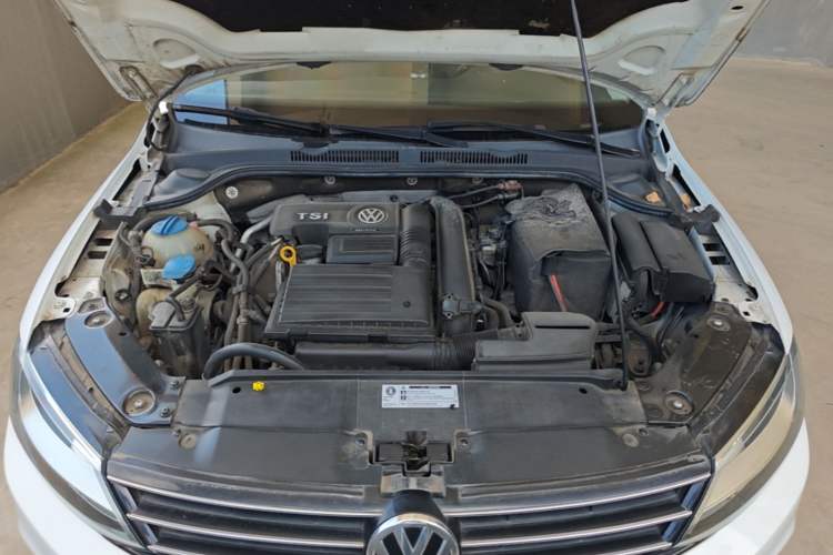 Used Volkswagen Sagitar 2018 280TSI DSG Comfort Model Engine Bay
