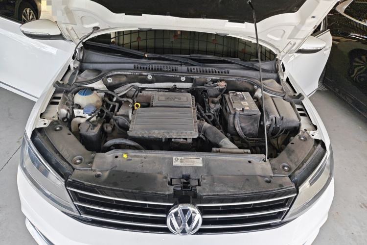Used Volkswagen Sagitar 2018 1.6L Automatic Comfort Model Engine Bay