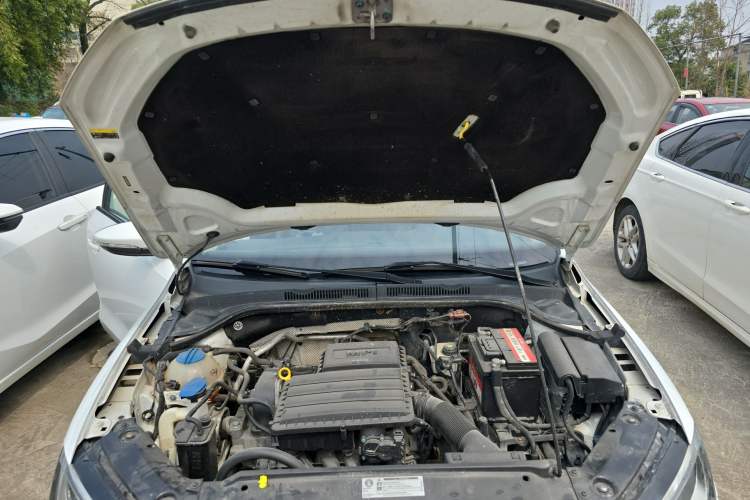 Used Volkswagen Sagitar 2018 1.6L Automatic Fashion Model Engine Bay