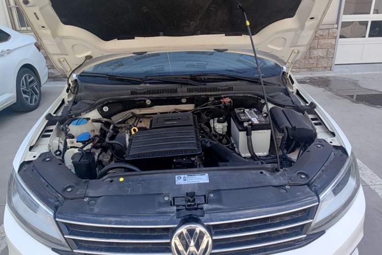 Used Volkswagen Sagitar 2018 1.6L Manual Fashion Edition Engine Bay