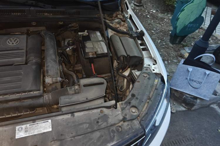Used Volkswagen Sagitar 2018 280TSI DSG Comfort Model Engine Bay Left