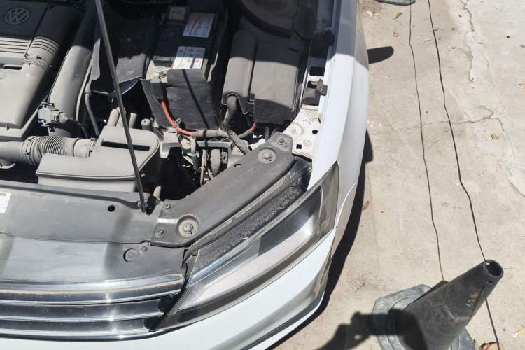 Used Volkswagen Sagitar 2018 280TSI DSG Comfort Model Engine Bay Left