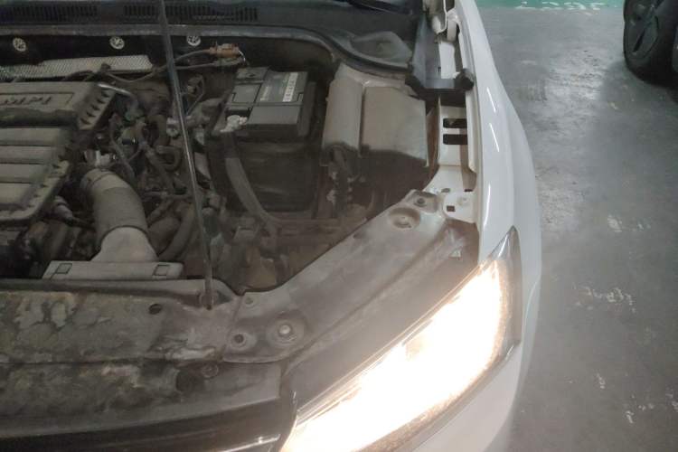 Used Volkswagen Sagitar 2018 1.6L Automatic Comfort Model Engine Bay Left
