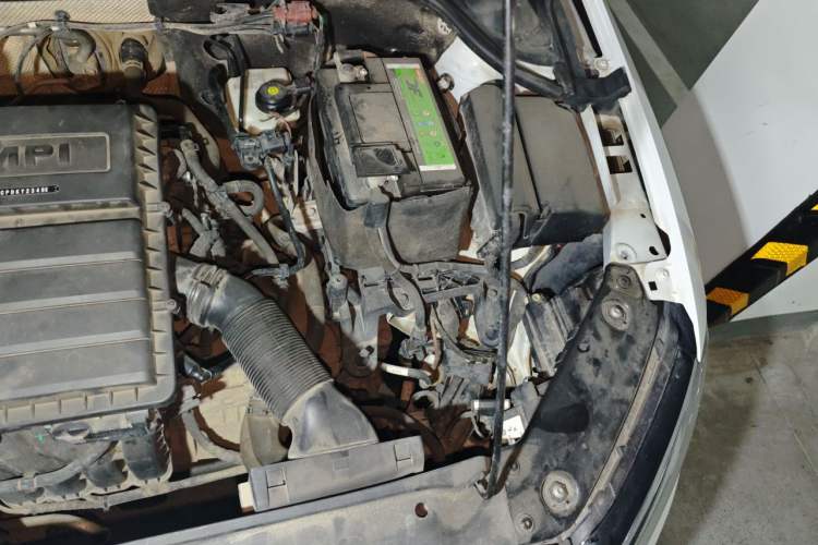 Used Volkswagen Sagitar 2018 1.6L Automatic Comfort Model Engine Bay Left