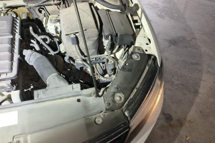 Used Volkswagen Sagitar 2018 1.6L Manual Comfort Model Engine Bay Left