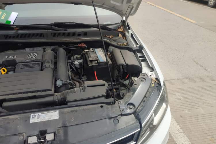 Used Volkswagen Sagitar 2018 280TSI DSG Luxury Model Engine Bay Left