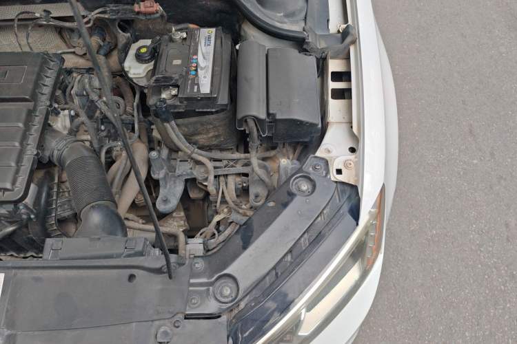 Used Volkswagen Sagitar 2018 1.6L Manual Comfort Model Engine Bay Left