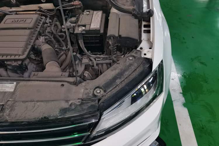 Used Volkswagen Sagitar 2018 1.6L Automatic Fashion Model Engine Bay Left