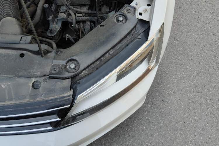 Used Volkswagen Sagitar 2018 1.6L Automatic Comfort Model Engine Bay Left
