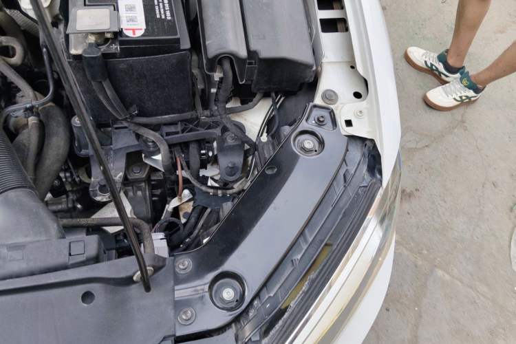 Used Volkswagen Sagitar 2018 1.6L Manual Comfort Model Engine Bay Left