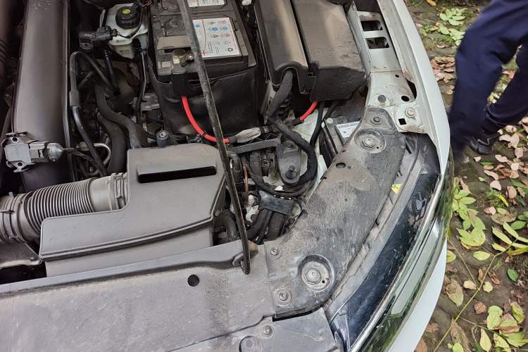 Used Volkswagen Sagitar 2018 280TSI DSG Luxury Model Engine Bay Left