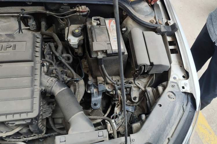 Used Volkswagen Sagitar 2018 1.6L Manual Comfort Model Engine Bay Left